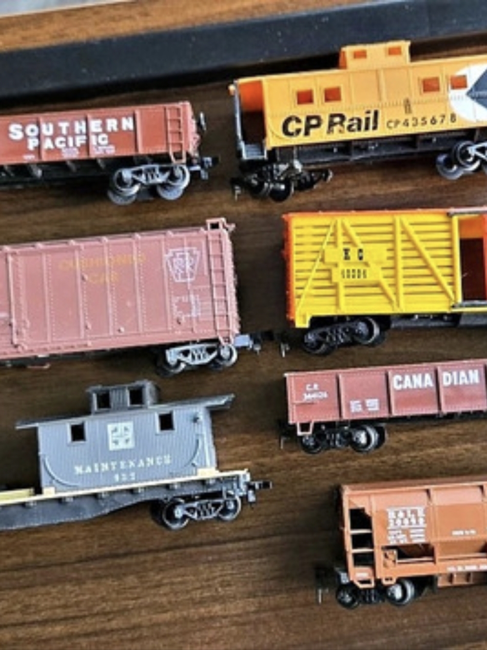 HO Scale Train Lot Of 7